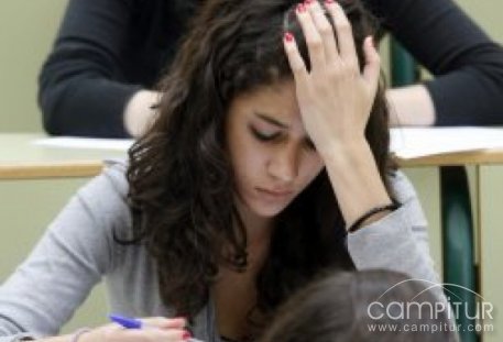 Extremadura, por primera vez, supera la media nacional de tasa bruta de población que se gradúa en ESO